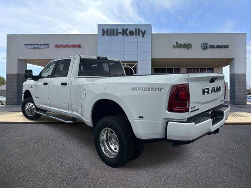 Bright White Clearcoat 2026 RAM 3500 Big Horn Crew Cab 4x4 8' Box