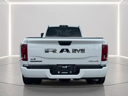 Bright White Clearcoat 2026 RAM 3500 Big Horn Crew Cab 4x4 8' Box