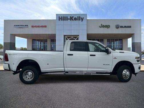 Bright White Clearcoat 2026 RAM 3500 Big Horn Crew Cab 4x4 8' Box
