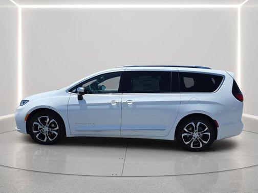 Bright White Clearcoat 2026 Chrysler Pacifica L