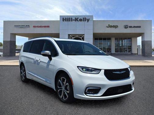 Bright White Clearcoat 2026 Chrysler Pacifica L
