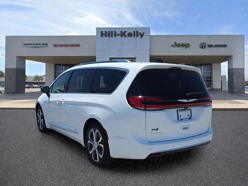 Bright White Clearcoat 2026 Chrysler Pacifica L