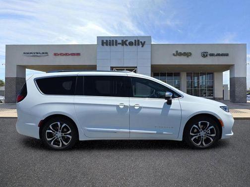 Bright White Clearcoat 2026 Chrysler Pacifica L