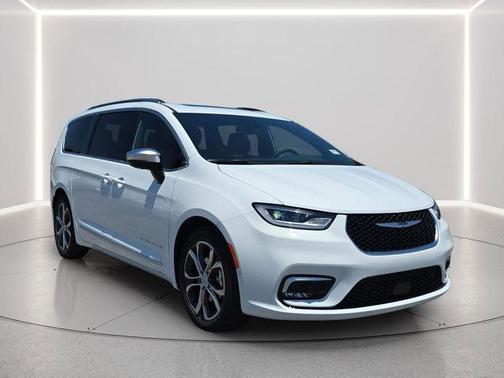 Bright White Clearcoat 2026 Chrysler Pacifica L