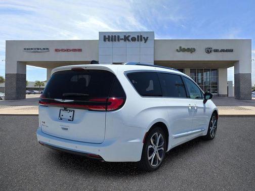 Bright White Clearcoat 2026 Chrysler Pacifica L