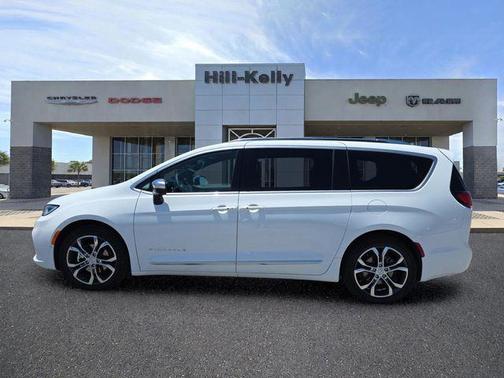 Bright White Clearcoat 2026 Chrysler Pacifica L