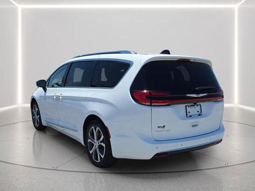 Bright White Clearcoat 2026 Chrysler Pacifica L