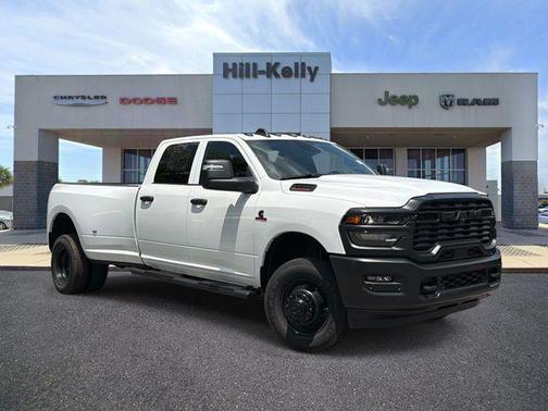 Bright White Clearcoat 2026 RAM 3500 Tradesman Crew Cab 4x4 8' Box