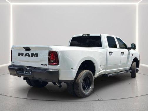 Bright White Clearcoat 2026 RAM 3500 Tradesman Crew Cab 4x4 8' Box