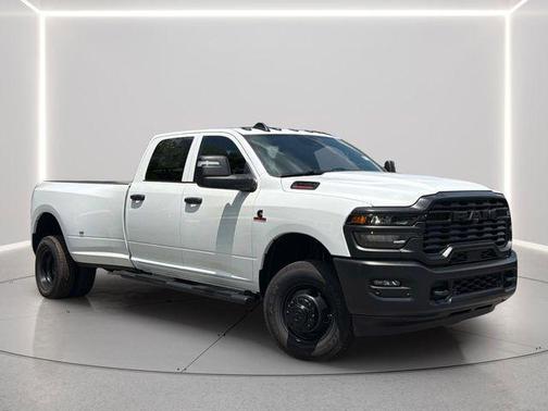 Bright White Clearcoat 2026 RAM 3500 Tradesman Crew Cab 4x4 8' Box