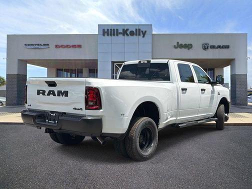 Bright White Clearcoat 2026 RAM 3500 Tradesman Crew Cab 4x4 8' Box