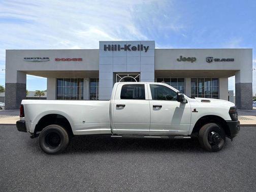 Bright White Clearcoat 2026 RAM 3500 Tradesman Crew Cab 4x4 8' Box