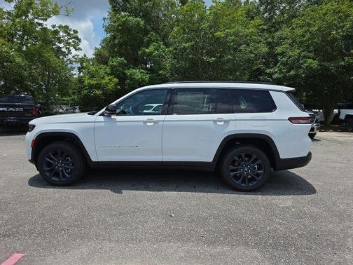 Bright White Clearcoat 2026 Jeep Grand Cherokee Limited