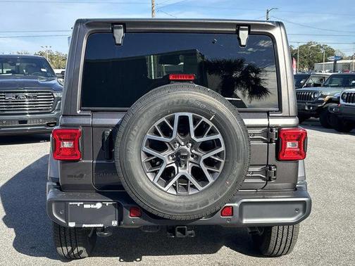 2026 Jeep Wrangler 4-Door Sahara 4x4