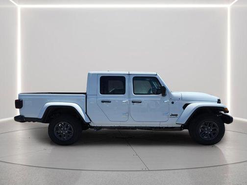 Bright White Clearcoat 2026 Jeep Gladiator Sport S