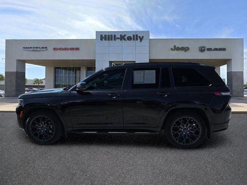 Diamond Black Crystal Pearlcoat 2024 Jeep Grand Cherokee Summit
