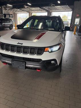 Bright White Clearcoat 2023 Jeep Compass Trailhawk