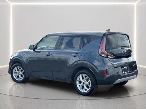 Gravity Gray 2023 Kia Soul LX