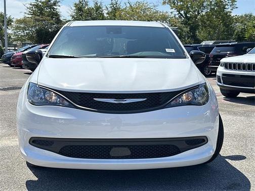 2026 Chrysler Voyager LX