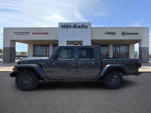 Granite Crystal Metallic Clearcoat 2026 Jeep Gladiator Sport S