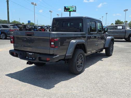 Granite Crystal Metallic Clearcoat 2026 Jeep Gladiator Sport S
