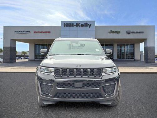 Diamond Black Crystal Pearlcoat 2026 Jeep Grand Cherokee Altitude
