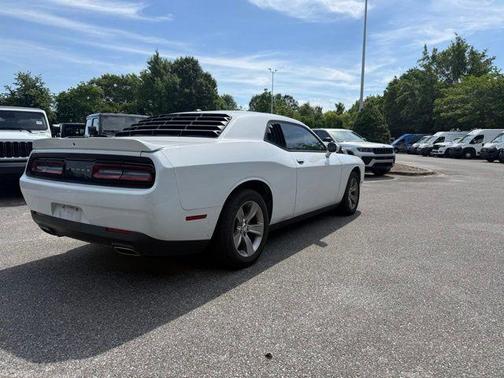 White Knuckle Clearcoat 2022 Dodge Challenger SXT