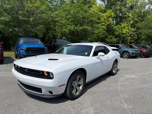 White Knuckle Clearcoat 2022 Dodge Challenger SXT