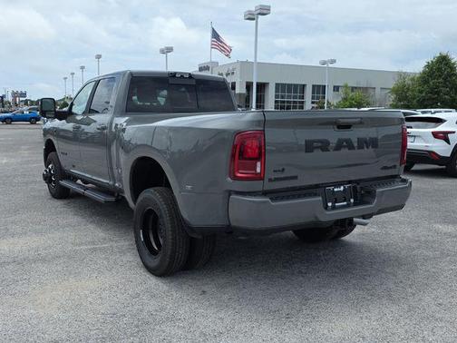 Ceramic Gray Clearcoat 2026 RAM 3500 Laramie Crew Cab 4x4 8' Box