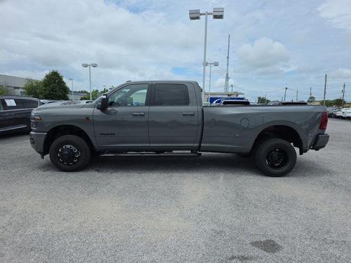 Ceramic Gray Clearcoat 2026 RAM 3500 Laramie Crew Cab 4x4 8' Box
