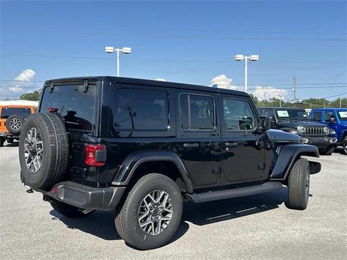 2025 Jeep Wrangler 4-Door Sahara 4x4