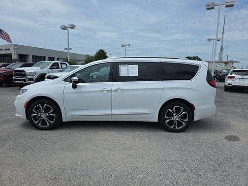 Bright White Clearcoat 2026 Chrysler Pacifica L