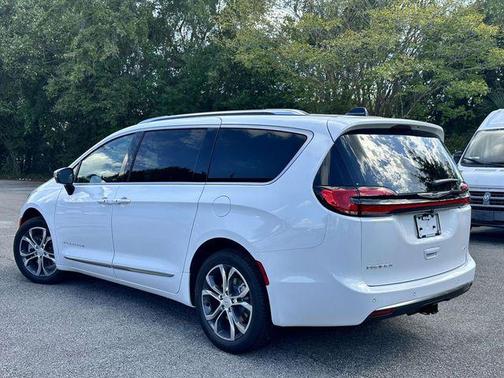 Bright White Clearcoat 2026 Chrysler Pacifica L