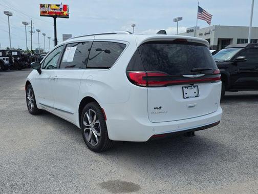Bright White Clearcoat 2026 Chrysler Pacifica L
