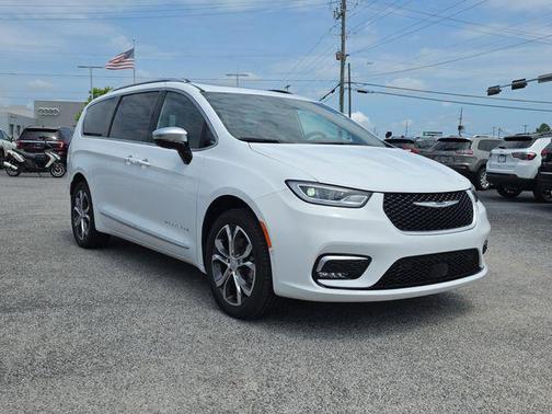 Bright White Clearcoat 2026 Chrysler Pacifica L