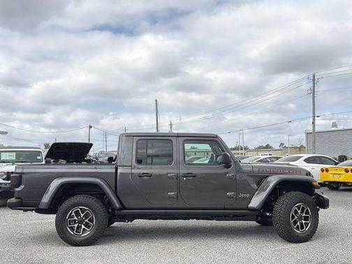 Granite Crystal Metallic Clearcoat 2026 Jeep Gladiator Rubicon