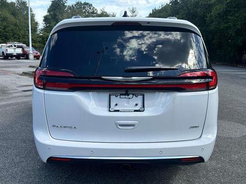 Bright White Clearcoat 2026 Chrysler Pacifica L