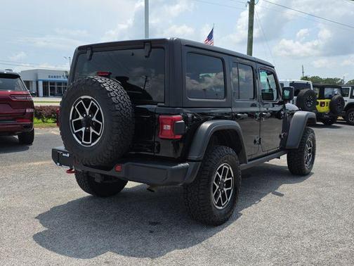 Black Clearcoat 2024 Jeep Wrangler Rubicon