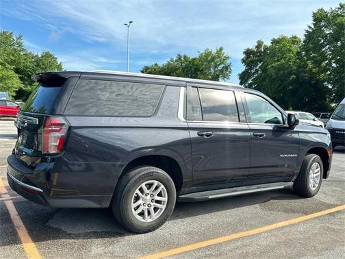 2023 Chevrolet Suburban LT
