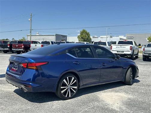 2021 Nissan Altima SR FWD