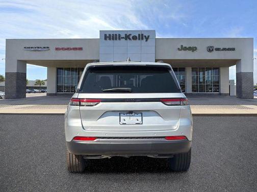 silver zynith 2026 Jeep Grand Cherokee Limited