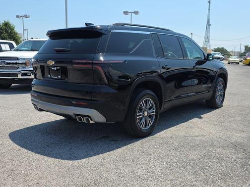 Black Metallic 2026 Chevrolet Traverse LT