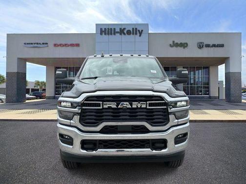 Diamond Black Crystal Pearlcoat 2026 RAM 2500 Tradesman Crew Cab 4x4 6'4' Box