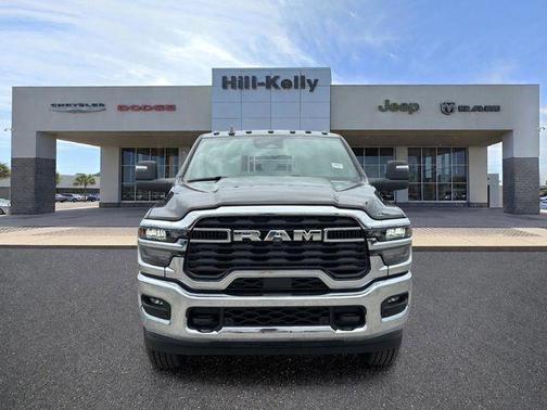 Diamond Black Crystal Pearlcoat 2026 RAM 2500 Tradesman Crew Cab 4x4 6'4' Box