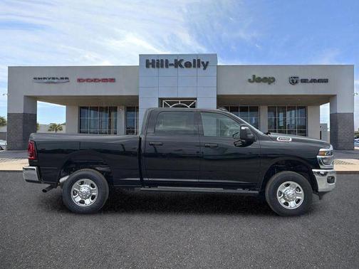 Diamond Black Crystal Pearlcoat 2026 RAM 2500 Tradesman Crew Cab 4x4 6'4' Box
