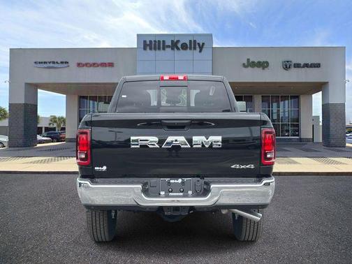 Diamond Black Crystal Pearlcoat 2026 RAM 2500 Tradesman Crew Cab 4x4 6'4' Box