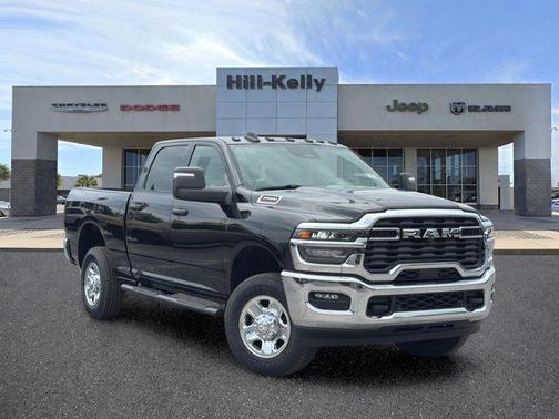 Diamond Black Crystal Pearlcoat 2026 RAM 2500 Tradesman Crew Cab 4x4 6'4' Box