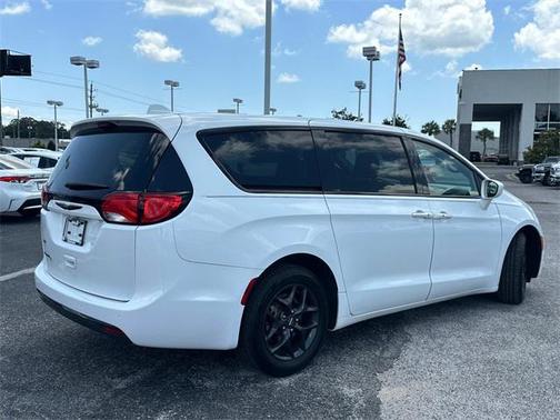 2020 Chrysler Pacifica Touring