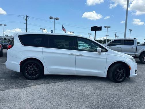 2020 Chrysler Pacifica Touring