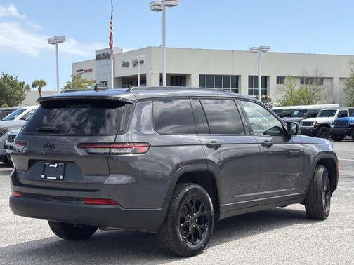 Baltic Gray Metallic Clearcoat 2025 Jeep Grand Cherokee L Altitude